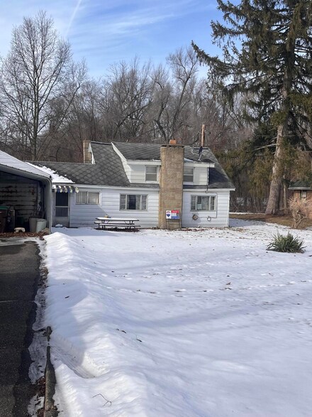 1033 N Clark St, Albion, MI 49224