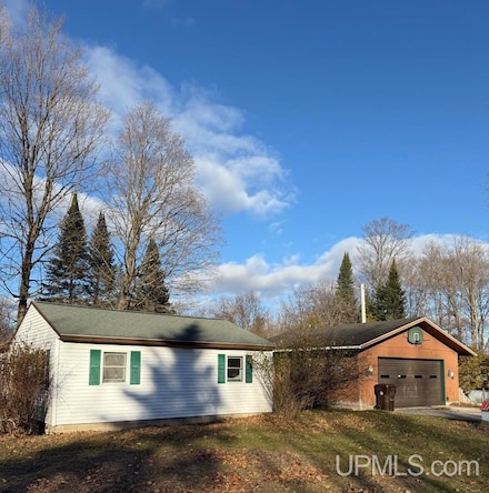 9640 Dusty Ln, Manistique, MI 49854