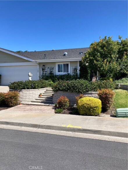 708 Shamrock Ln, Pismo Beach, CA 93449