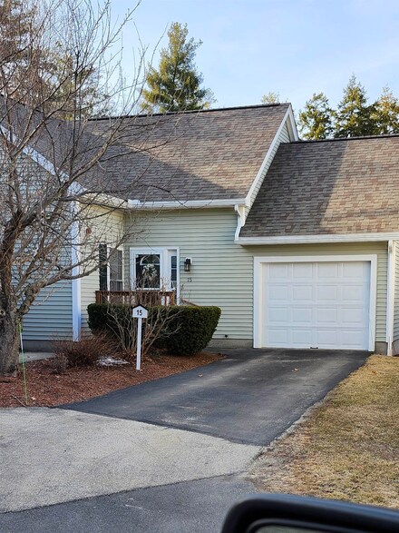 15 Echo Shore Dr, Merrimack, NH 03054