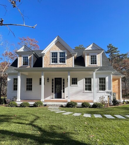 13 Holly Bear Ln, Edgartown, MA 02539