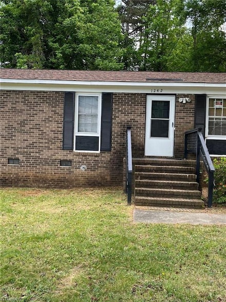 1242 Woodbriar Ave, Greensboro, NC 27405
