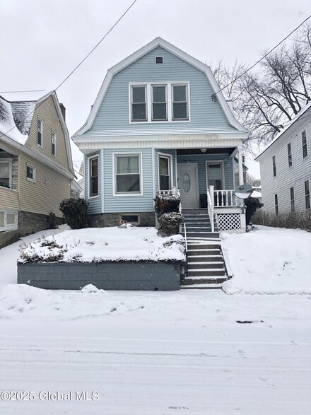 35 Lincoln Ave, Amsterdam, NY 12010