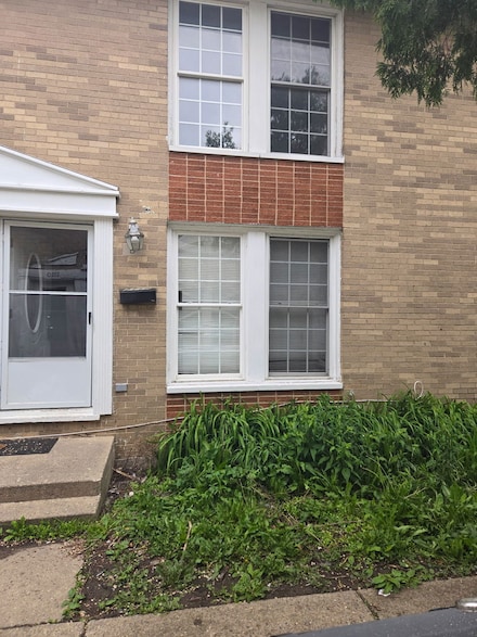 2110 Hebron Ave, Zion, IL 60099