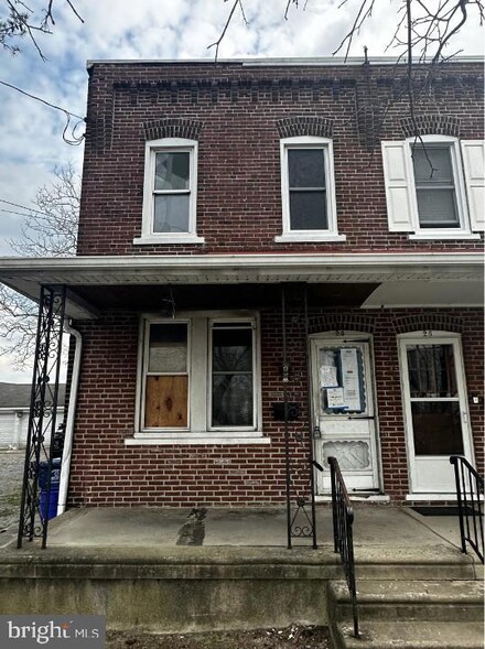 24 W Hancock St, Riverside, NJ 08075