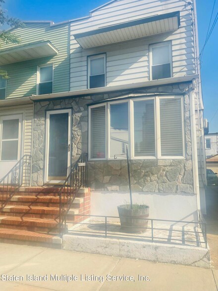 74-41 64th St, Flushing, NY 11385