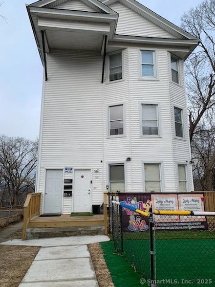 117 Dikeman St Unit 3rd Flr, Waterbury, CT 06704