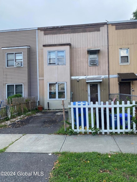 513 Lark Dr, Albany, NY 12210