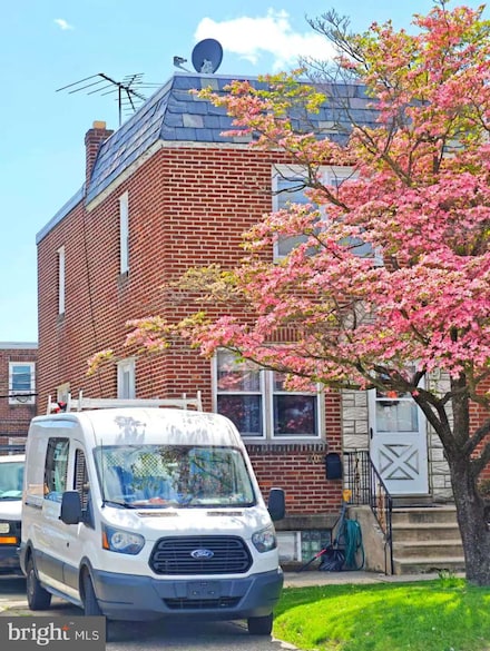 906 Saint Vincent St, Philadelphia, PA 19111