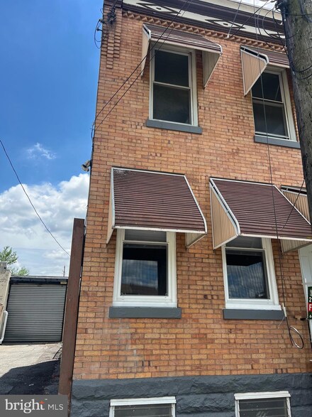 3609 Salmon St, Philadelphia, PA 19134