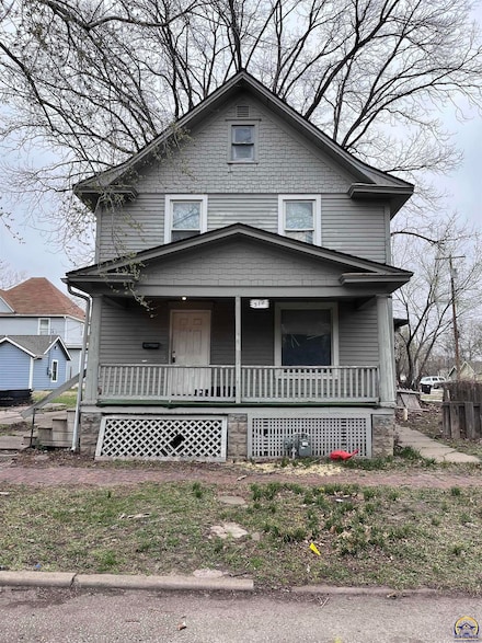318 SW 14th St, Topeka, KS 66612