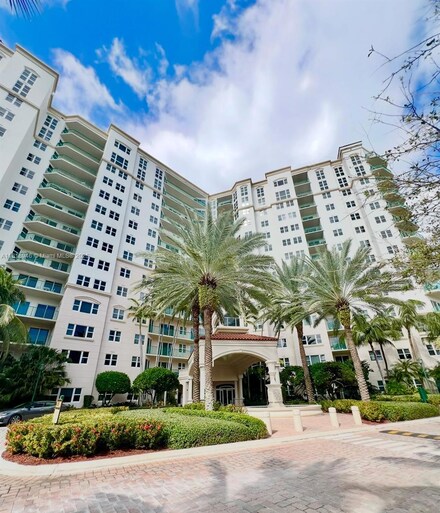 19900 E Country Club Dr Unit 318, Aventura, FL 33180
