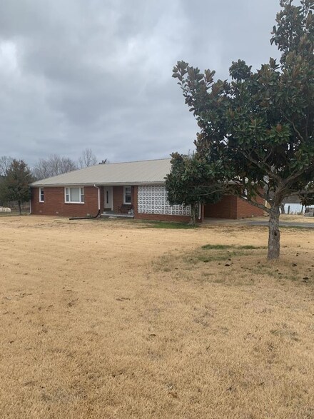 1040 Mill Rd, Trezevant, TN 38258