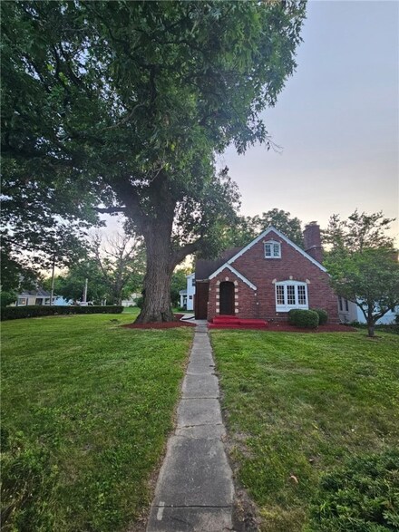 311 N Oakcrest Ave, Decatur, IL 62522