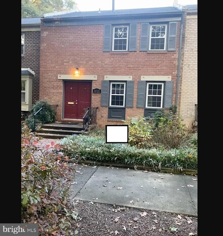 11725 N Shore Dr, Reston, VA 20190