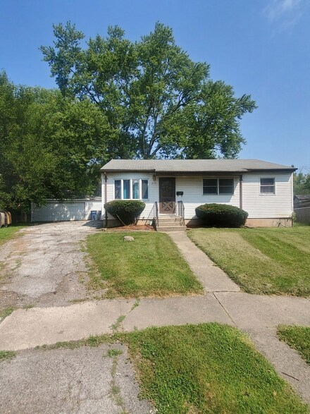 2115 223rd Place, Sauk Village, IL 60411