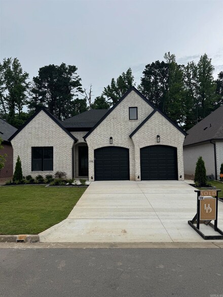 106 Woodlands Park Dr, Little Rock, AR 72211