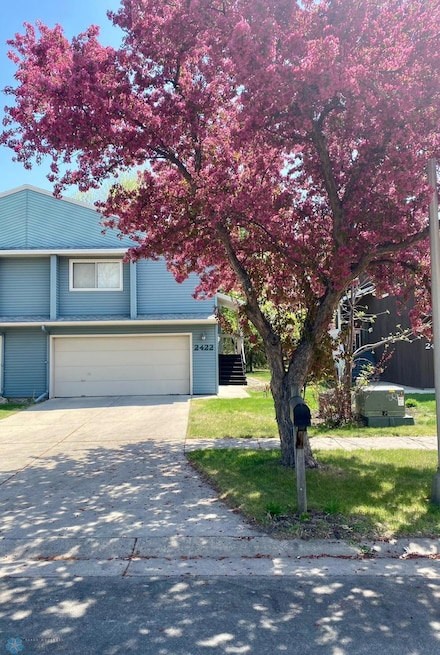 2422 Demores Dr S, Fargo, ND 58103