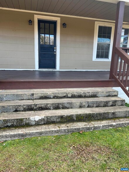 908 Lasley Ln, Louisa, VA 23093