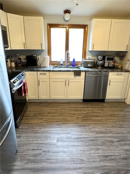 276 Woodward Rd, Providence, RI 02904