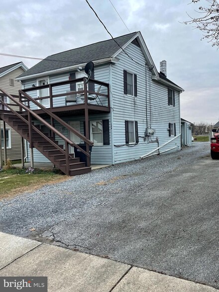 176 Maple St, Gordonville, PA 17529