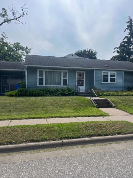 75 W Sarnia St, Winona, MN 55987
