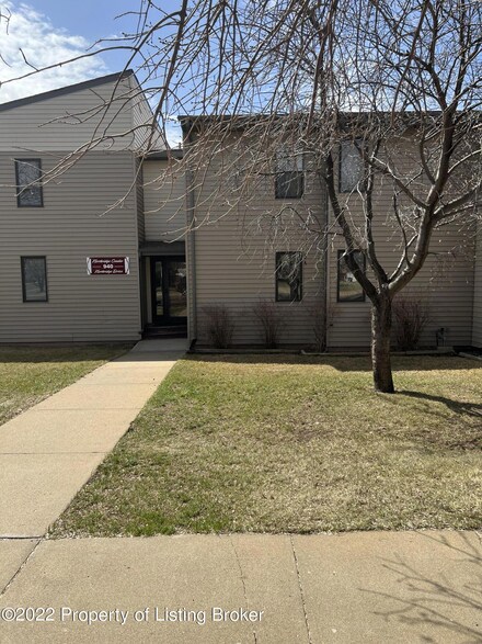 940 17th St E, Dickinson, ND 58601