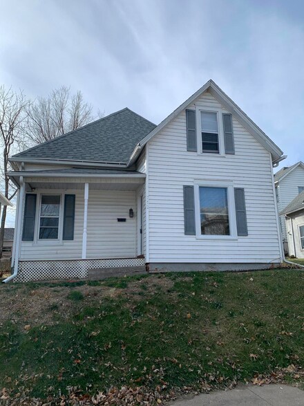 712 Spring St, Muscatine, IA 52761