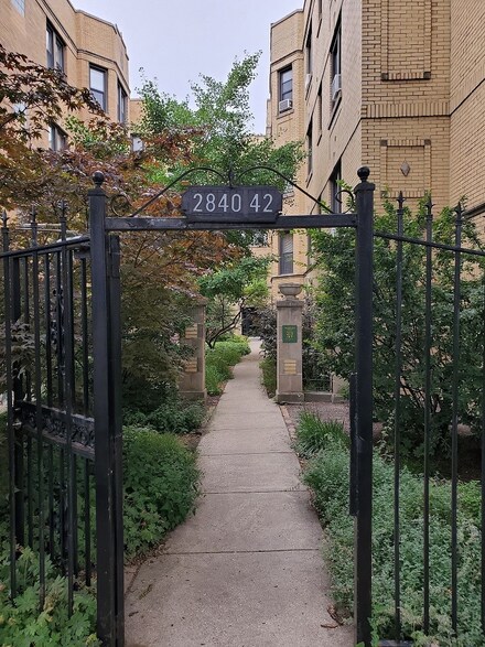 2842 N Francisco Ave Unit 3A, Chicago, IL 60618