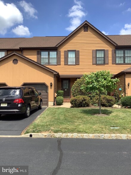 16 Cliveden Ct, Lawrence Township, NJ 08648