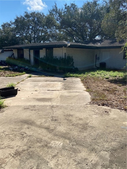 1807 Alta Vista St, Alice, TX 78332