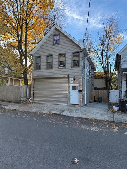 88 Ann St, Staten Island, NY 10302