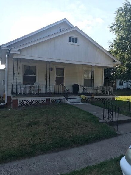 208 N 2nd St, Wathena, KS 66090