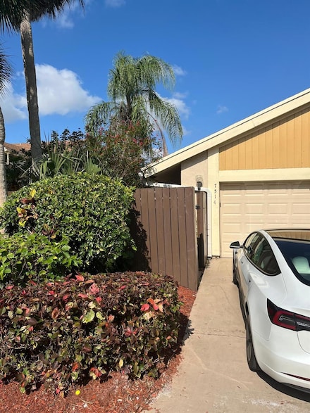 7514 Sierra Dr E, Boca Raton, FL 33433