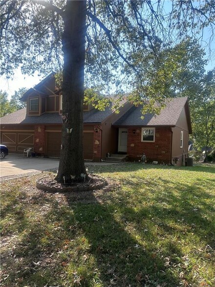 1715 NW 10th St, Blue Springs, MO 64015
