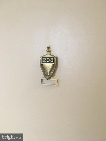 1722 N Quinn St Unit 203, Arlington, VA 22209