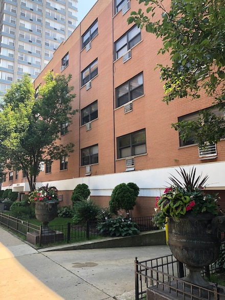 1025 W Hollywood Ave Unit 410, Chicago, IL 60660