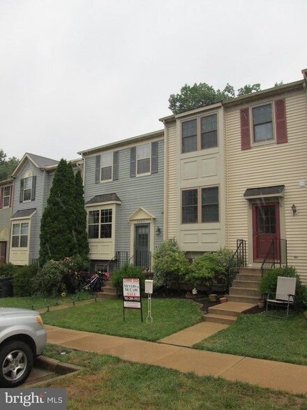 8589 Somersworth Dr, Manassas, VA 20111