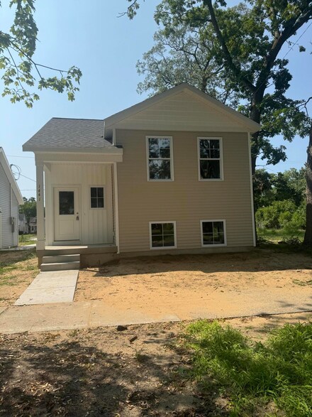 1441 Leahy St, Muskegon, MI 49442