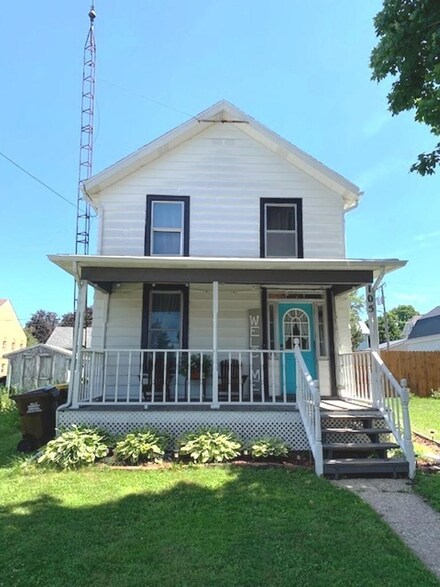 105 W Provost St, Lena, IL 61048