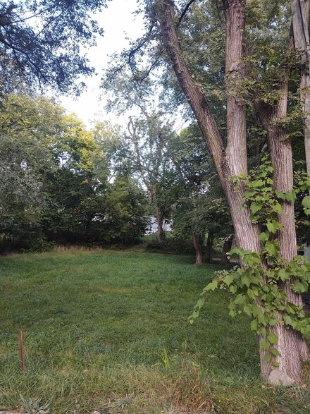 202 S 27th St, Goshen, IN 46528