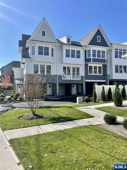 100 Schraalenburgh Rd Unit 94, Harrington Park, NJ 07640