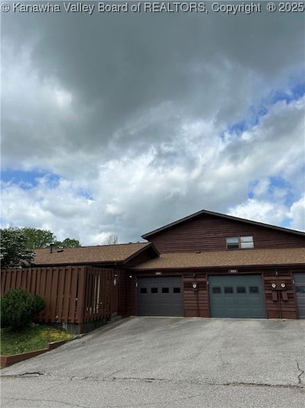 303 Hunters Ridge Rd, Charleston, WV 25314