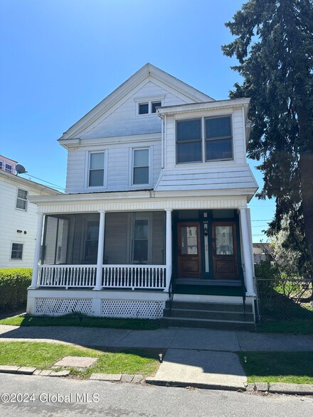 312 7th St, Watervliet, NY 12189
