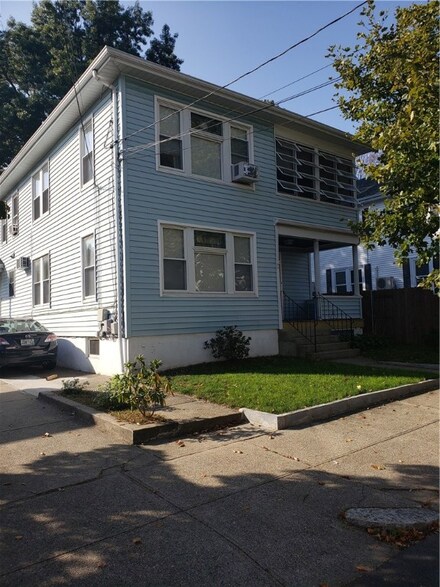 146 Lafayette St, Pawtucket, RI 02860