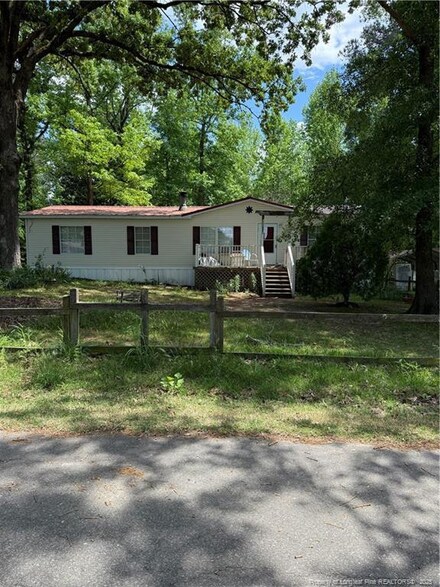 431 Smith St, Vass, NC 28394