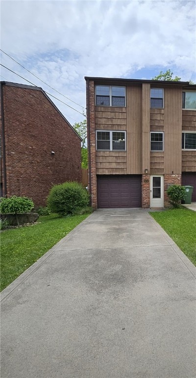 825 Lindenwood Dr, Pittsburgh, PA 15234