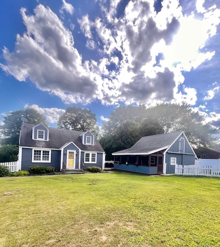 668 Quinebaug Rd, North Grosvenordale, CT 06255
