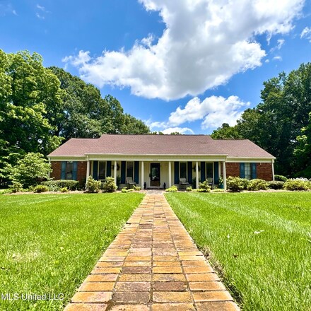 2262 East St, Hernando, MS 38632