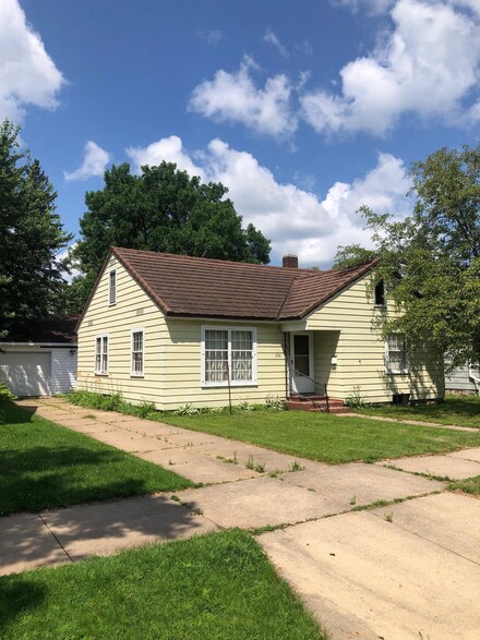 1216 S 10th Ave, Wausau, WI 54401